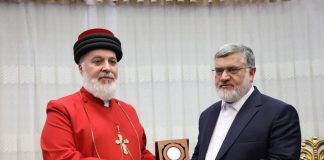 برای میزبانی از اقوام و پیروان ادیان و مذاهب افتخار می کنیم / آذربایجانغربی رنگین کمان اقوام ، ادیان و مذاهب است استاندار آذربایجان غربی با رهبر کلیسای شرق دیدار و گفتگو کرد