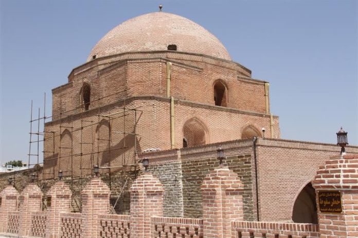 سامان‌دهی مسجد جامع ارومیه با همكاری شهرداری در حال انجام است