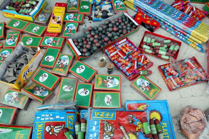 کشف بیش از 48هزار عدد مواد محترقه با عملیات ضربتی پلیس امنیت عمومی کشف بیش از 48هزار عدد مواد محترقه با عملیات ضربتی پلیس امنیت عمومی در ارومیه