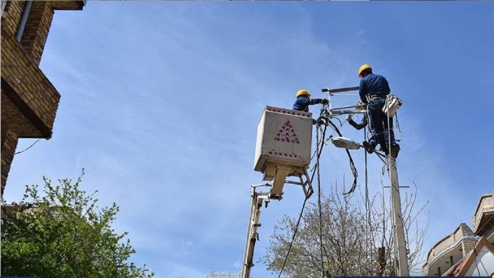 تحقق 60 درصدی برنامه‌ شرکت توزیع نیروی برق آذربایجان غربی در تبدیل شبکه سیمی به کابل خودنگهدار