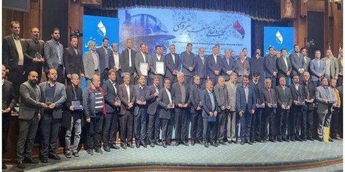 شرکت پتروشیمی ارومیه موفق به کسب نشان سه ستاره تعالی سازمانی شد