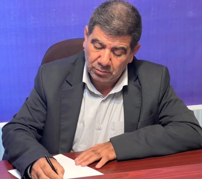 دهن کجی رئیس مجلس به انتخاب مردم دولت را به حاشیه می‌برد