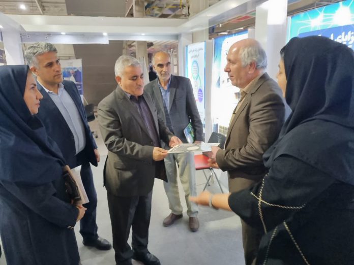 تجلیل رئیس سازمان جهاد کشاورزی آذربایجان غربی از شرکت های فناور و دانش بنیان در بخش کشاورزی