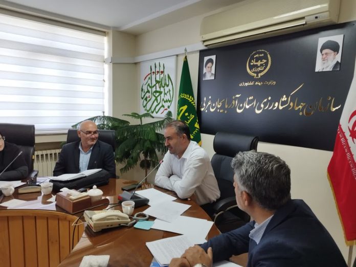 تاکید بر توسعه گلخانه های مبتنی بر دانش فنی روز و استفاده از پنل‌های خورشیدی در گلخانه های آذربایجان غربی