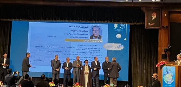 تقدیر از دو کشاورز نمونه آذربایجان غربی در سی و نهمین آیین معرفی و تجلیل از برگزیدگان ملی بخش کشاورزی
